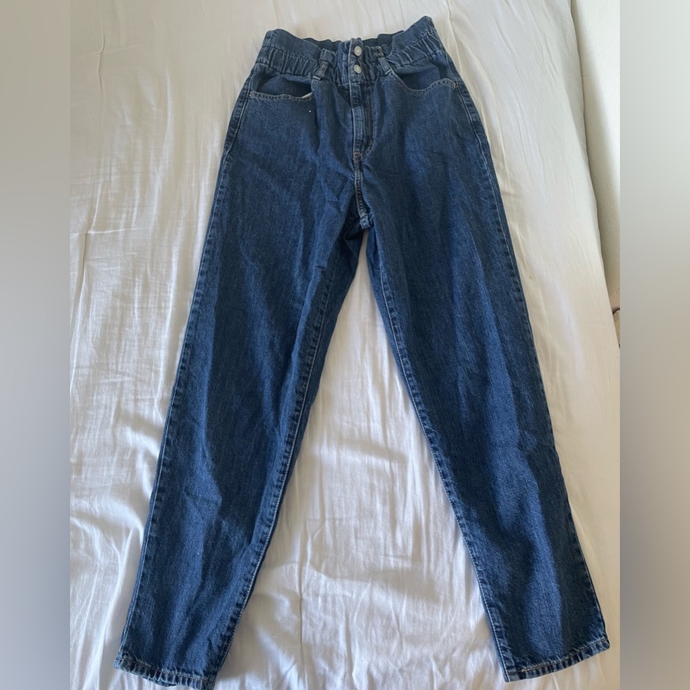 Women’s Levi’s Ultra High Rise mom jean tapered leg, dark blue wash, size 27,